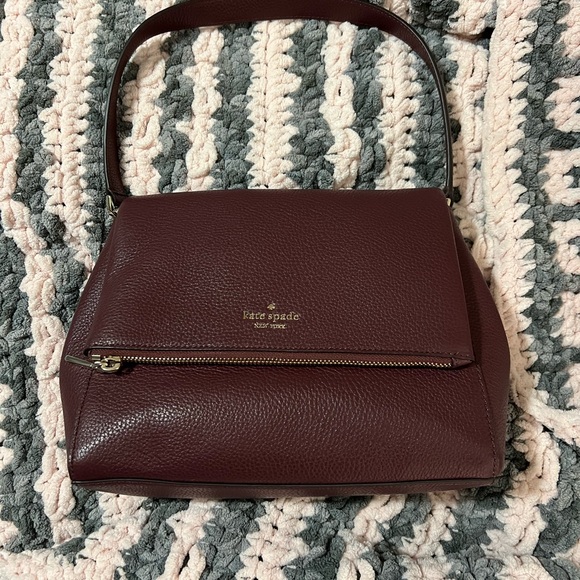 NWT Kate spade burgundy zip flap cross body bag with top handle - Picture 1 of 4
